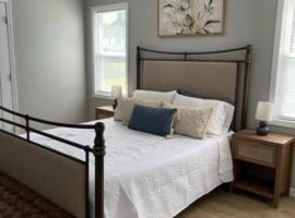 Hotel Photo: Birdie Mae - 2 bedroom House in DT Hamilton