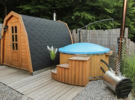 Foto di Hotel: Zoo park Ranč Aladin - Glamping apartment