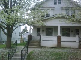 Hotel Photo: Quiet 3 bed with fenced yard