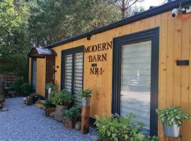 Domek Modern Barn 1 Całoroczny 800m od Park Wodnego Suntago Ranczo Gold Mania, hotel v destinaci Krzyżówka