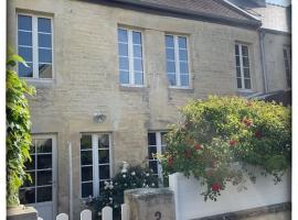 A picture of the hotel: Maison typique en pierre de Caen - 4 voyageurs