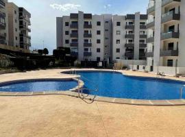 होटल की एक तस्वीर: New apartment with 80m2 garden close to Torrevieja Alicante