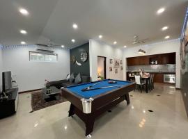 होटल की एक तस्वीर: Pool Villa, Near Walking Street By Pattaya Holiday