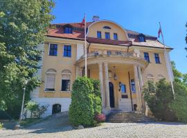 Hotel Photo: Pokój dla dwóch osób z prywatną łazienką - Piotrkowska 262-264 pok 315