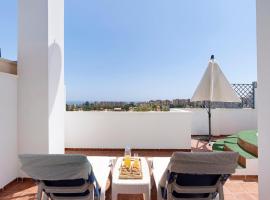 ホテル写真: Townhouse with 3 bedrooms and sea views from the roof terrace