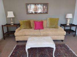 Hotel Photo: French Country Style in the City Walk to Rosebank