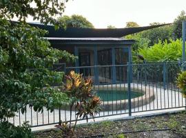 A picture of the hotel: Howard Springs Tropical Getaway