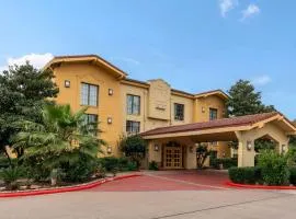 Super 8 by Wyndham The Woodlands North, hotel in The Woodlands