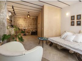 Foto do Hotel: Vintage Eclectic Loft in Old Jaffa by Sea N' Rent