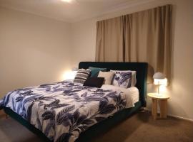 Foto di Hotel: King Bed, 350m to Hospital @Woden