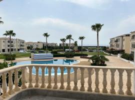 Foto di Hotel: Holiday Mandria apt with pool