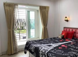 Hotel Photo: Luxury 3BHK Aprtmnt City View Balcony HSpeed Wifi Free Parking