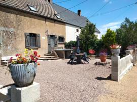 Foto do Hotel: Gîte du tilleul au porte du Morvan