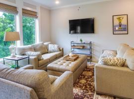 Hotel Photo: Parkville Vacation Rental Near Creekside Complex!