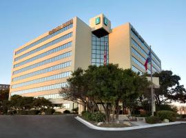 Embassy Suites San Antonio Airport, hôtel à San Antonio