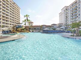 होटल की एक तस्वीर: The Waterfront Beach Resort, A Hilton Hotel