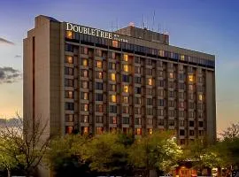 DoubleTree by Hilton Hotel St. Louis - Chesterfield, хотел в Честърфийлд