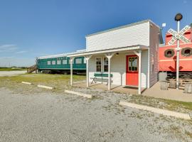 Hotel Foto: Charming Converted Railcar Studio in Joplin!