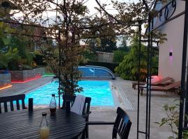 호텔 사진: Ferienwohnung mit Pool an der Apfelstraße