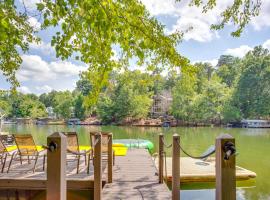 ホテル写真: Waleska House with Floating Dock and Lake Access