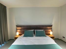 H2O, hotel in Ureki