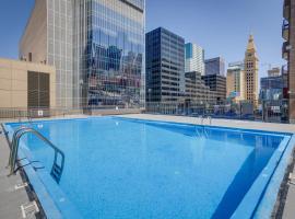 Hotel Photo: Downtown Denver Condo with Balcony and Mountain Views