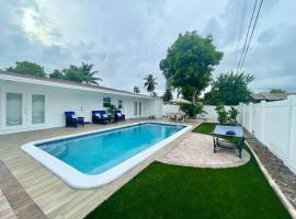 Hotel fotografie: Mango’s House Close to Beach…Pool, Table Pool