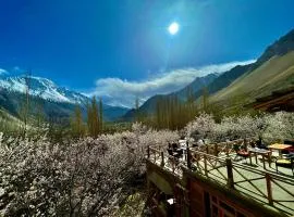 The 2 Magpies, Hunza