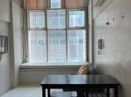 Hotel kuvat: unit 1827 Eton Emerald Loft ortigas , pasig city