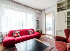 รูปภาพของโรงแรม: Miravalle Lakeview by Quokka 360 - large windows and magical views
