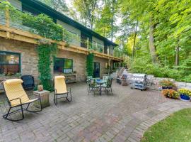 Hotel foto: Jefferson Riverfront Retreat with Patio and Fire Pit!
