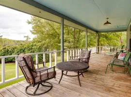 Doyline Cottage with Large Porch and Lake Access!