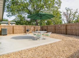 מלון צילום: Charming Gravois Mills Escape with Private Backyard!