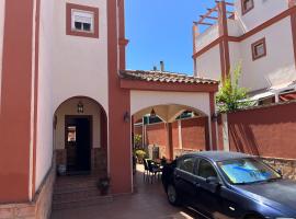 מלון צילום: Casa con piscina cerca de Sevilla