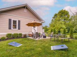 Hotel Photo: Country Home Near EIU and Lake Charleston!