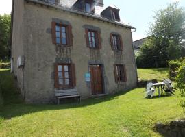 Hotel Foto: Gîte Montboudif, 3 pièces, 4 personnes - FR-1-742-59