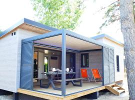 Escales Voyages Cottage des Dunes - Chalet de 49m2 climatisé - 6 personnes, hôtel à Jullouville