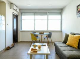 होटल की एक तस्वीर: Simple Living in Netanya Center by Sea N' Rent