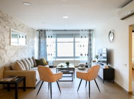 Photo de l’hôtel: Comfy Haven in Netanya Center by Sea N' Rent