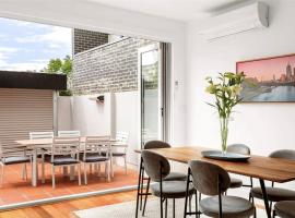 A picture of the hotel: Brilliant Port Melbourne Central Townhouse