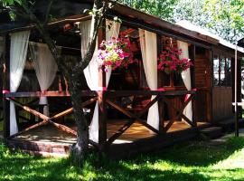 Hotel kuvat: Guest House Kedr with Russian Banya