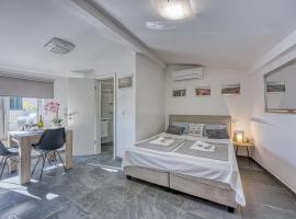 Gambaran Hotel: Honeymoon Suite Črni Kal - Happy Rentals