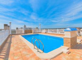 Hotel Photo: 2-Bed Apartment with rooftop pool
