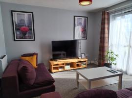 Hotel Foto: The Maltings-Old Door - Huku Kwetu Dunstable - 2 Bedroom Apartment-Spacious Business Travelers- 2nd floor Serviced Apartment -Private Parking- Free Wifi