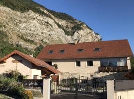 Hotelfotos: Le Rocher des Ducs, vue sur montagne avec parking voiture et motos