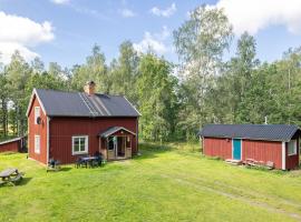 Chalet Mjöshult by Interhome, hotel in Hjorted