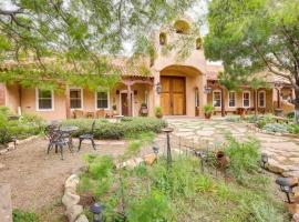 Hotel kuvat: Los Cerrillos Hillside Hacienda on 65 Acres!