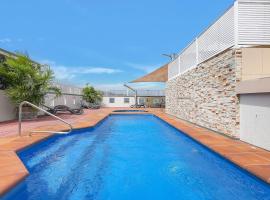 A picture of the hotel: 'The Sand Dollar' Central Cairns Chic Studio