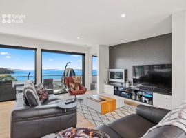 Hotel Foto: As new beachside luxury villa with stunning views