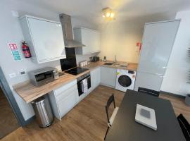 Hotel Photo: Ideal family apartment in Bolsover sleeps 4